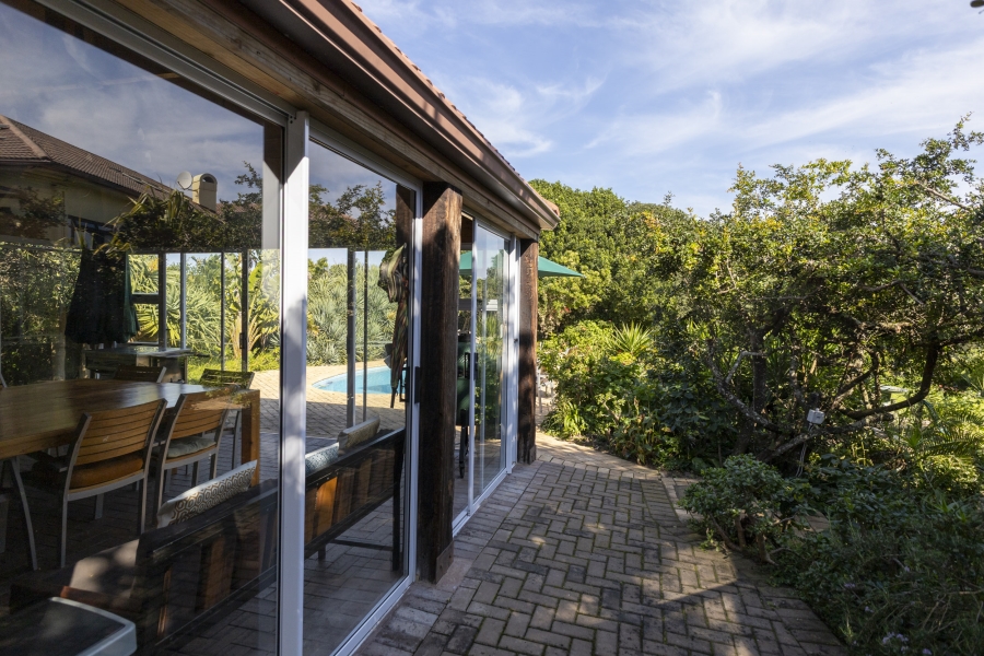 7 Bedroom Property for Sale in West Beach Eastern Cape